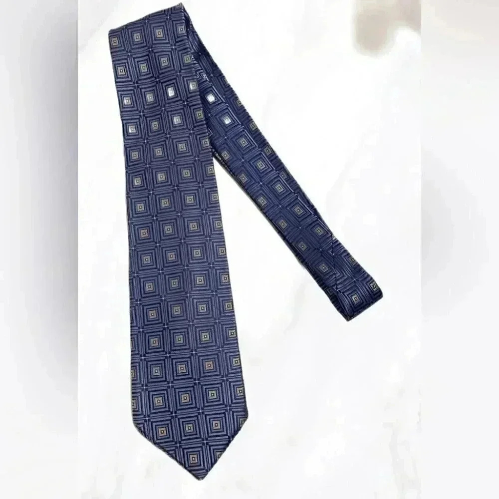 Harry Rosen 100% silk blue and grey geometric medallion tie
